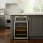 Cave à vin installée dans une cuisine moderne