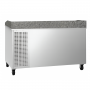 Table réfrigérée vue de côté avec grille de ventilation du groupe frigorifique