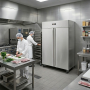 Armoire réfrigérée installée dans une cuisine professionnelle.