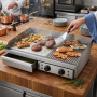 Plancha utilisée en cuisine professionnelle pour cuire viandes, légumes et autres aliments