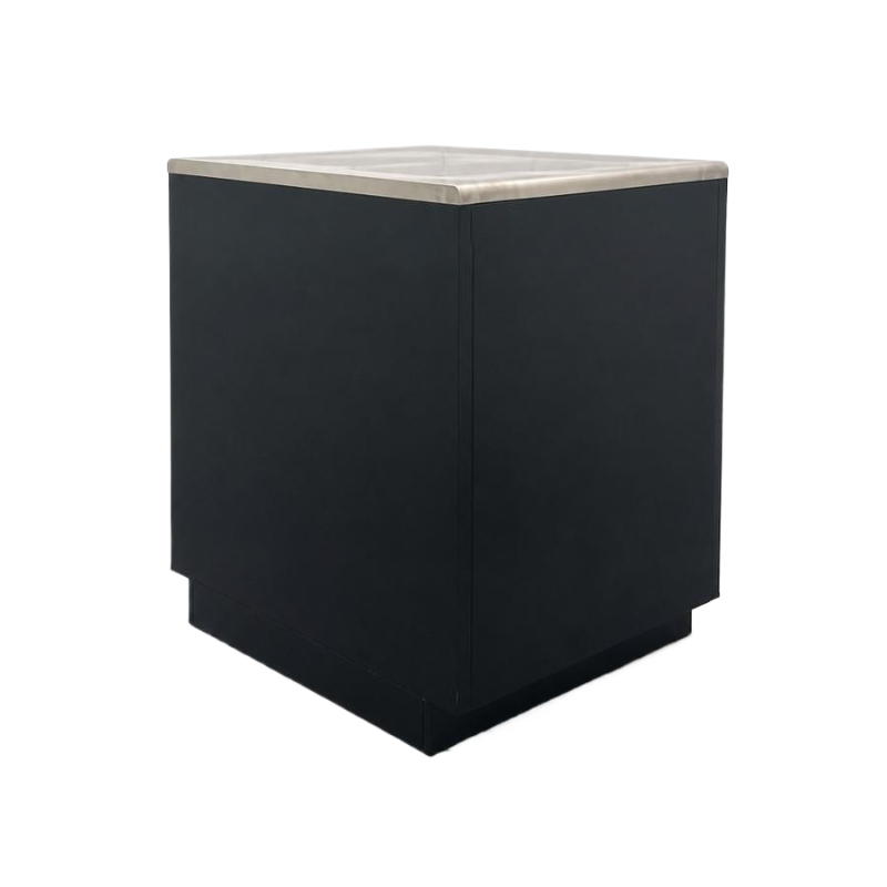 Vue en perspective du meuble comptoir noir avec plateau supérieur en acier inoxydable et socle fermé.