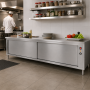 Meuble chauffant installé dans une cuisine professionnelle pour le maintien au chaud