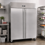 Armoire réfrigérée installée dans une cuisine professionnelle