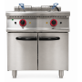 Vue de face d’une friteuse professionnelle double cuve en inox avec deux thermostats de réglage et soubassement fermé.