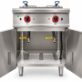 Friteuse professionnelle double cuve avec portes du soubassement ouvertes, montrant les deux robinets de vidange intérieurs.