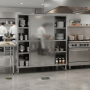 Armoire haute en inox installée dans une cuisine professionnelle, avec vaisselle et ustensiles rangés sur les étagères.