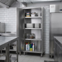 Armoire inox installée dans une cuisine professionnelle, avec ses portes ouvertes et ses étagères accueillant vaisselle, bacs et