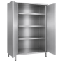 Vue intérieure de l’armoire avec trois étagères permettant d’organiser et de stocker efficacement le matériel et les ustensiles 