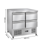 Table réfrigérée inox à quatre tiroirs sur roulettes, dimensions : 900 mm de largeur, 700 mm de profondeur et 850 mm de hauteur.